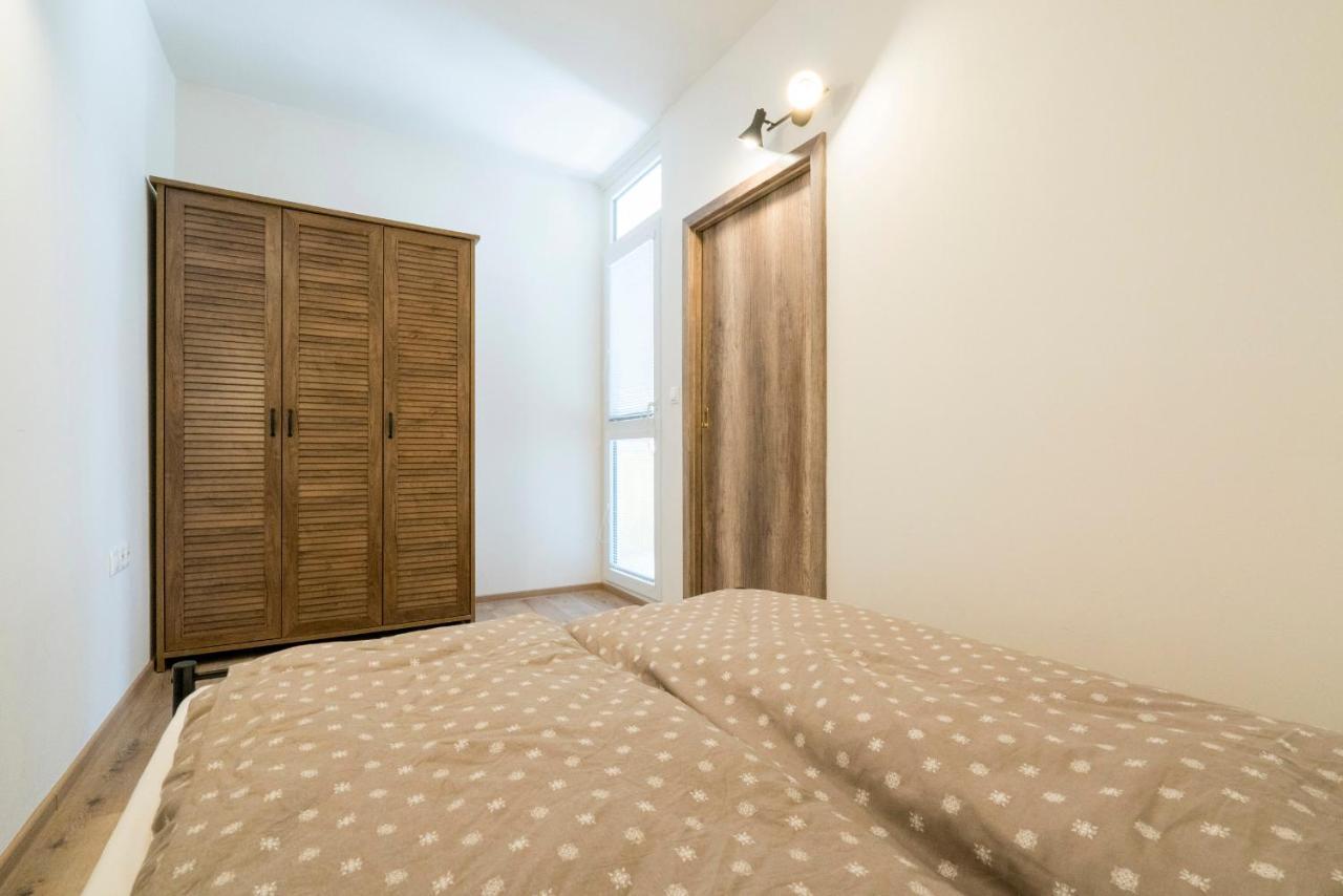 Stylish Centrally Located 1Br Apartment With Parking Bratislava Esterno foto